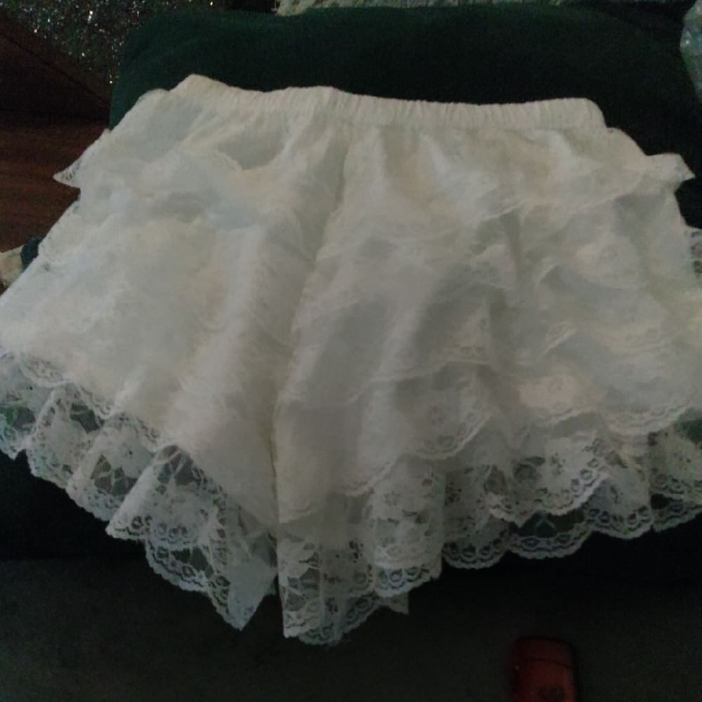 Chic White Lace Skort